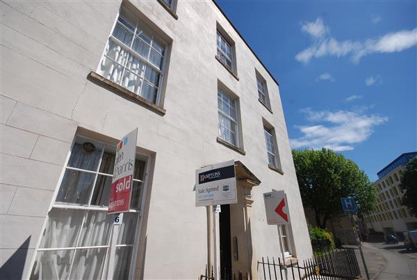 Top Floor Front Flat, St Michaels Hill